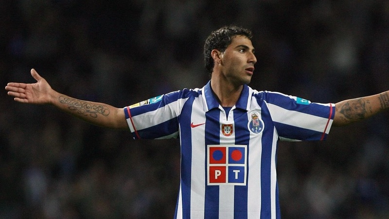 Cầu thủ Ricardo Quaresma cũng được coi là một cái tên tài năng khi sự nghiệp bắt đầu Cầu thủ Ricardo Quaresma cũng được coi là một cái tên tài năng khi sự nghiệp bắt đầu