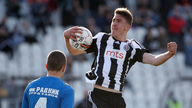 Cầu thủ Dusan Vlahovic để lại dấu ấn ngay khi chơi bóng tại quê hương mình Cầu thủ Dusan Vlahovic để lại dấu ấn ngay khi chơi bóng tại quê hương mình