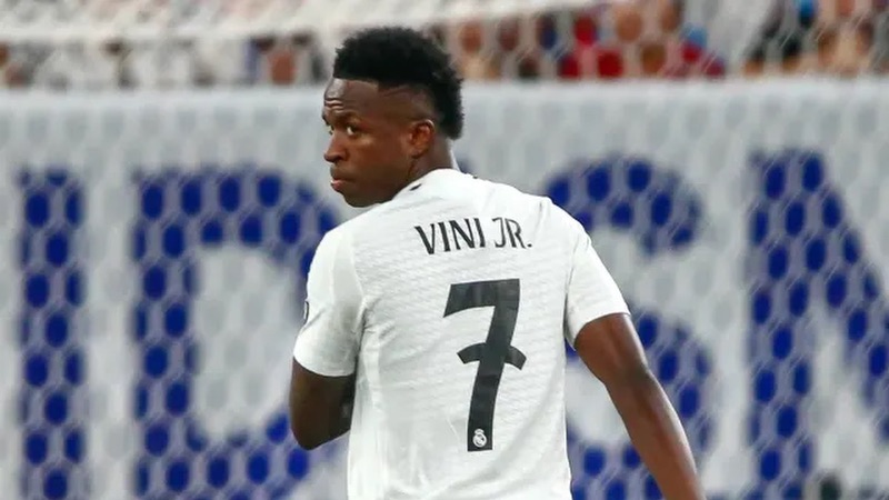Tự nhiên cái tên này lại mất đi tầm ảnh hưởng tại Bernabeu Tự nhiên cái tên này lại mất đi tầm ảnh hưởng tại Bernabeu